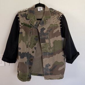 RP 4 LF Vintage Studded Camo Jean Utility Jacket - Size M‎